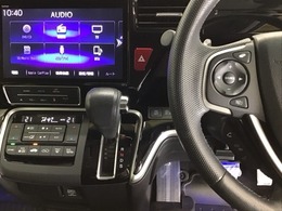 ホンダ純正メモリーナビ搭載なので、遠方へのドライブもお任せ下さい！ステアリング左手側にオーディオ関連のコントロールスイッチを配置しています。操作時は視線を逸らすことなく運転に集中できます