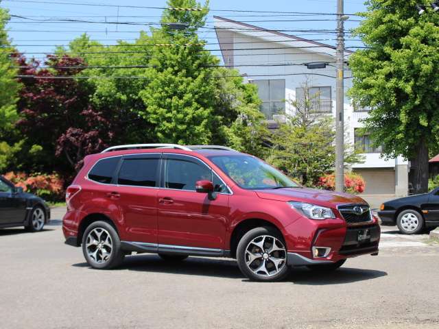 ☆希少サンルーフ付き！サビの少ない本州からフォレスターが入庫しました♪◆4WDターボ◆走行距離5.5万キロ◆アイサイト付◆リアアンダースポイラー◆純正18AW◆ハーフレザーシート◆ルーフレール◆