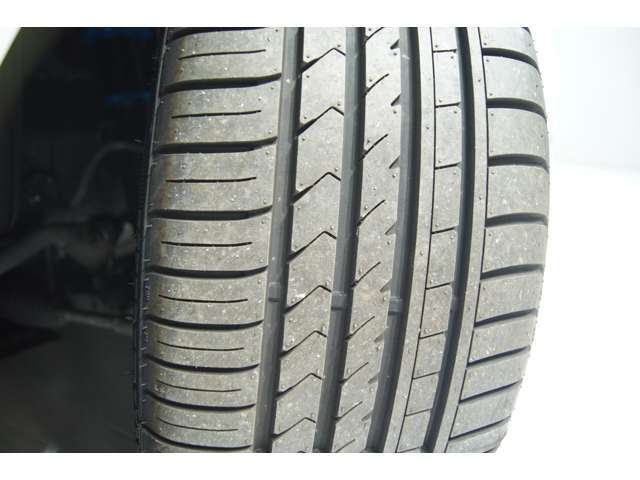 ★新品タイヤ★車両本体価格に含まれております！！新品タイヤには走行音の少ない当社で実績のあるタイヤをチョイスしてます！