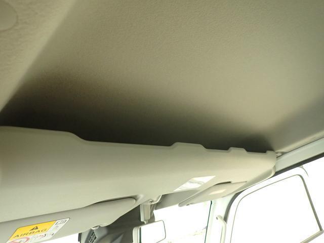 頭上の高さを利用した　大容量のオーバーヘッドシェルフ。