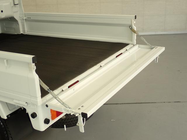リヤゲートを水平に保ち、長尺物の積み下ろしをサポートします。