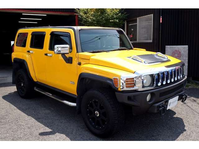 三井物産正規ディーラー車のハマーH3が入庫☆アメ車の4WDには人気で装備されているエクストリームJ18アルミホイール！！ジオランダーオールテレインタイヤやAftermarketマフラーも装備された1台です☆