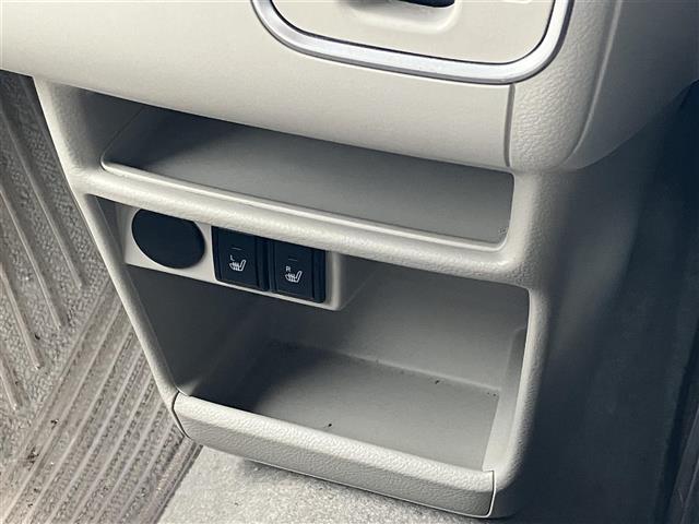 ご成約頂いたお車は全車保証付で納車後も安心！有料オプションで長期保証をお選びいただくことも可能です。
