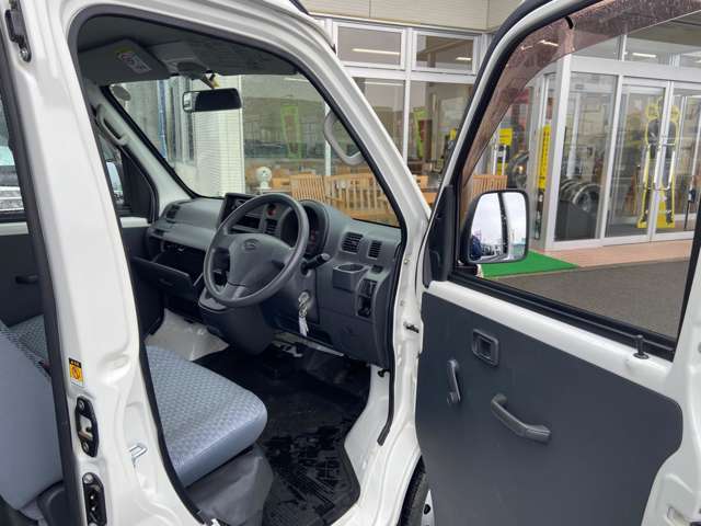 お見積りはもちろんお車の状態、装備、ご購入方法、追加で見たい写真などありましたら、お気軽に【在庫確認・見積依頼】ボタンや【0066-9711-554167】をご利用ください。どちらも無料♪♪