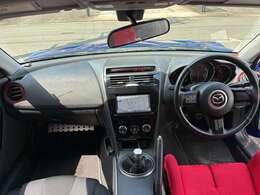 コックピット。車内もキレイで嫌な臭いもありません！ご納車後の臭いが付きにくくなる「空気触媒コーティング」もあります。