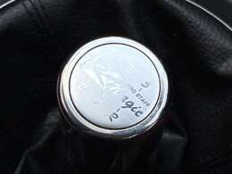 5速MT車になります！シフトノブもカスタム済み！！