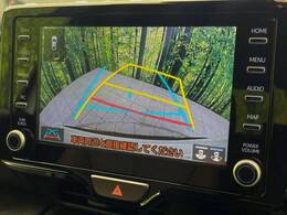 【バックカメラ】駐車時に後方がリアルタイム映像で確認できます。大型商業施設や立体駐車場での駐車時や、夜間のバック時に大活躍！運転スキルに関わらず、今や必須となった装備のひとつです！