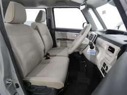 ファブリックで包み込んだベーシックなシートです。通気性が良くて蒸れにくい上に、保温性も高いので冬場でも冷えを感じにくいです♪