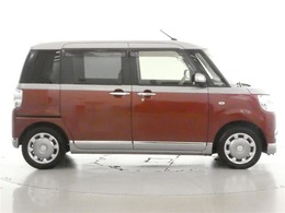 スライドドアだから、通常のドアと比べて開け閉めにスペースを取らないので便利で安全です。