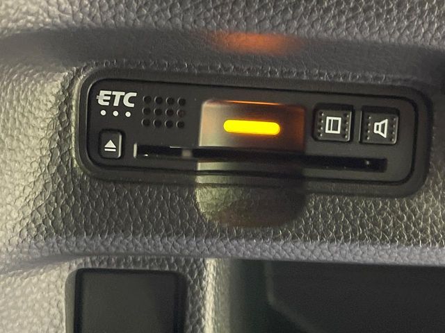 【ETC】高速道路の料金所をストレスなく通過！話題のスポットやサービスエリアに多い「スマートIC」利用時は必須のアイテムです。当店でセットアップを実施、ご納車当日からすぐにご利用いただけます！