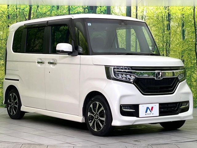 高透明度のガラス皮膜で撥水はもちろん、上質なツヤ・光沢を実現。紫外線や酸性雨から大切な愛車を保護し、色あせ・劣化を防止。「弾スプラッシュコート」、「弾プリミッサコート」からお選びいただけます。