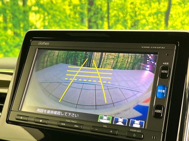 【バックカメラ】駐車時に後方がリアルタイム映像で確認できます。大型商業施設や立体駐車場での駐車時や、夜間のバック時に大活躍！運転スキルに関わらず、今や必須となった装備のひとつです！