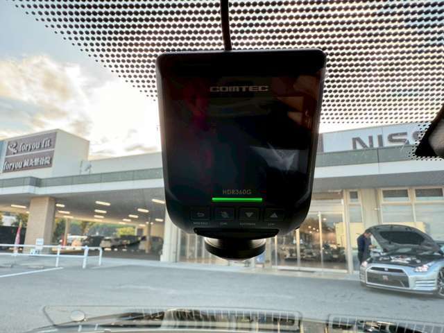 純正のドライブレコーダーも装備されております。