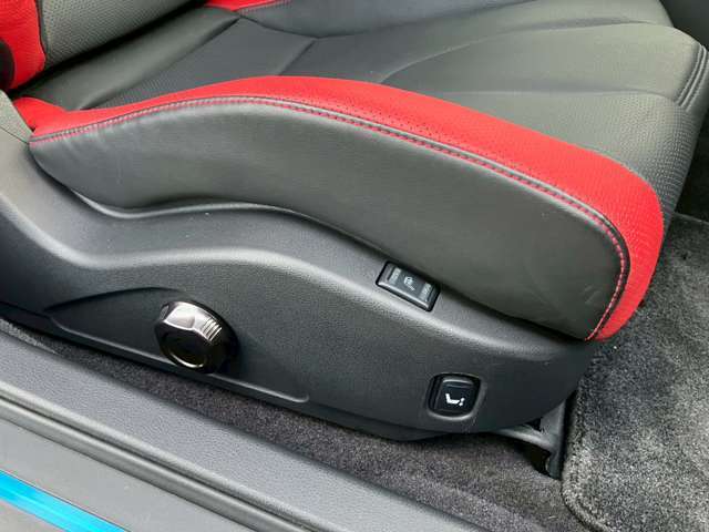シートヒーターもついており寒い時期等でも快適です。