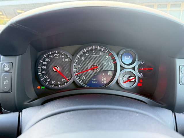 メーターも見やすく、かっこいいデザインとなっております。