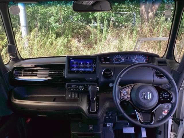 先進の安全運転支援機能【Honda SENSING】を搭載。衝突軽減ブレーキや誤発信抑制機能など様々な機能で安全運転をサポートします。機能一覧はHondaオフィシャルサイトで確認できます。
