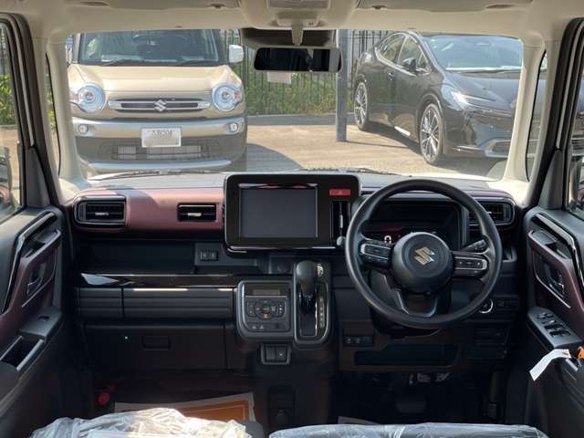 車を選ぶうえで運転席の快適さのチェックは欠かせません。ぜひご来店頂き実物をご覧ください！試乗も可能ですので、営業担当までお申し付けください。