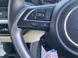 【ステアリングオーディオスイッチ】運転をしながらナビやオーディオの音量調整などの操作をしていただけます。オーディオスイッチ付き