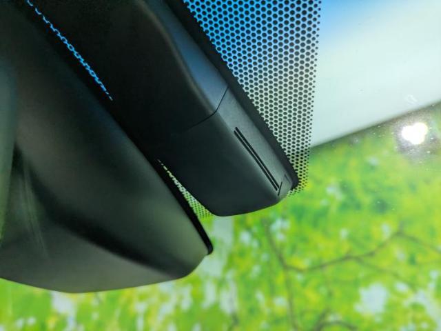 WECARSの展示場では実際に見て、触ってお車をお選びいただけます！知識の豊富な営業スタッフが様々なカーライフをご提案いたします！