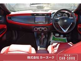 カースークという店舗名の由来は、アラビア語で「SOUQ＝市場」を意味しており、車市場という意味です。お客様に新鮮でお買得なクルマを届けたいという想いを込めた社名です。