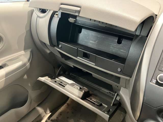 薄型のティッシュBOXなどが収納出来ます。小物入れとしても使えるので便利です。