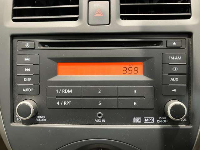 CDラジオプレーヤーです。お好きなCDを再生することが出来ます。