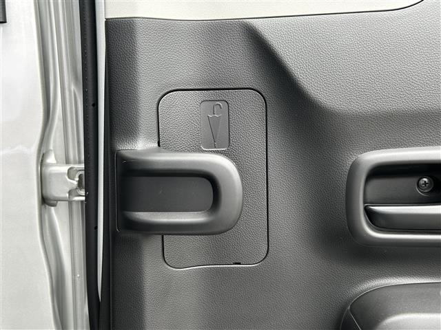 気になる車はすぐにお問い合わせください！画面右側の0066から始まる無料ダイヤルからお問い合わせ下さい！専門スタッフがお車のご質問にお答えいたします！
