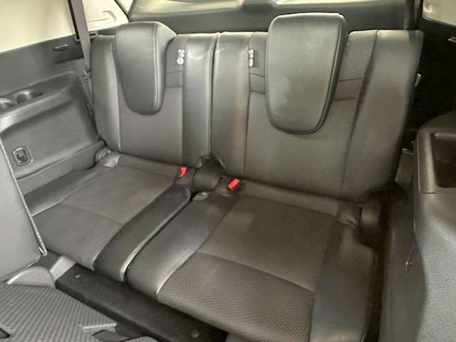3列シートの最後席も足元に余裕があり快適です！