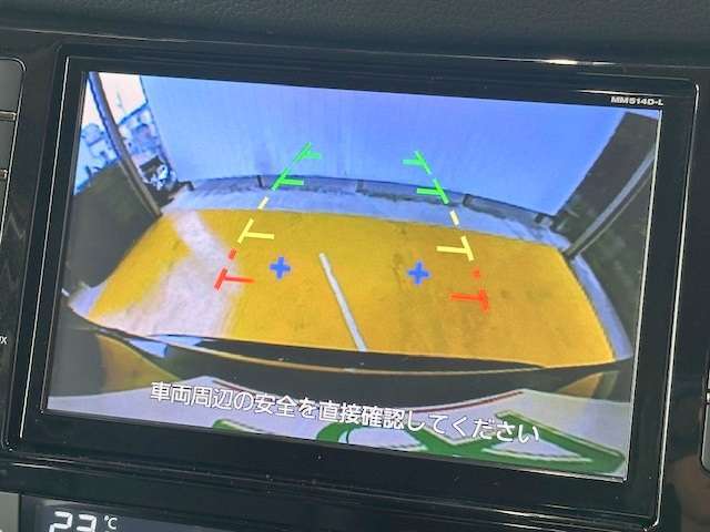 バックカメラがついて後方確認が簡単にできます！苦手としている車庫入れ等も安心して出来ますね！凄く需要の高い装備ですので、最初から付いていれば言う事なしですよね！？