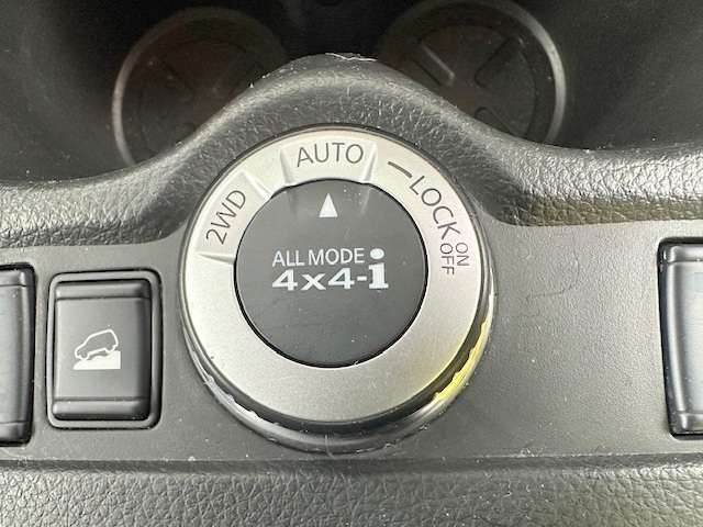オールモード4X4搭載！2WD・AUTO・LOCKの3つのモードを持っており、ドライバーがスイッチ操作で選択できます！