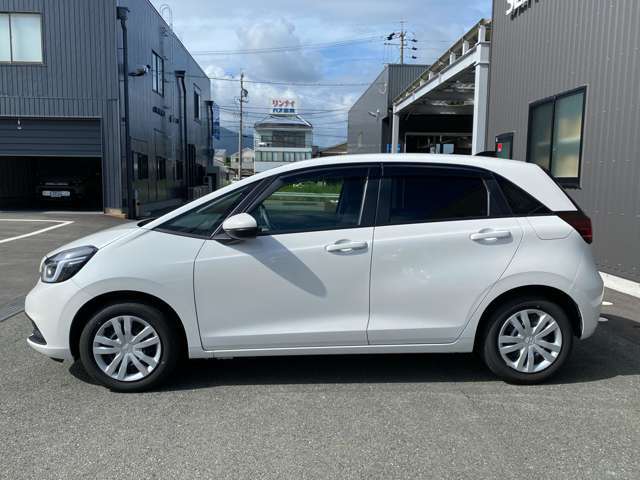 1年間走行距離無制限のメーカー保証≪ホッと保証≫付き！わずかなご負担で最長5年間保証に延長できる≪ホッと保証プラス≫もございます！遠出やトラブル、転居をされた際も最寄りのHonda店をご利用いただけま