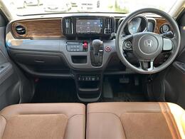 【インパネ全体】全方位で視界が広く、高い目線で運転もしやすいです！