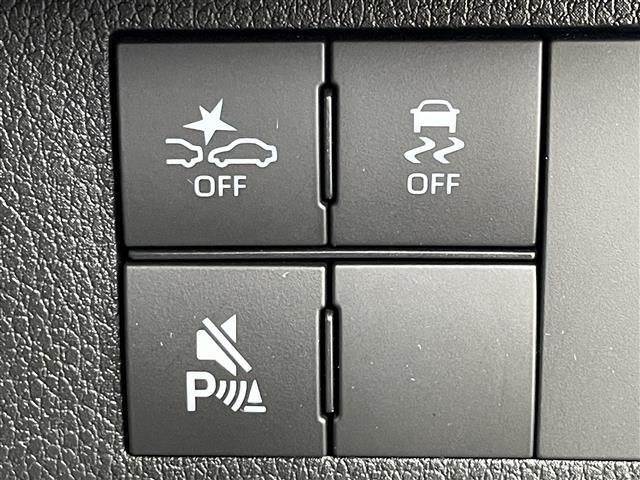 【運転席操作部】『運転席周辺の装備』の画像になります。快適なドライブを楽しむための機能が装備されています！運転席から触れるので使いやすいです！