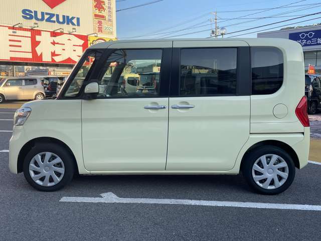 カーポート佐々木では広い展示場を完備★常時約60～70台程度の幅広い展示車（新車～中古車まで）を展示しております♪スズキの看板が目印★お気軽にお立ち寄りください♪