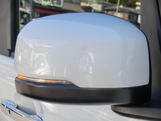 ドアミラーウインカーは視認性が良く、安全性が高くなります。