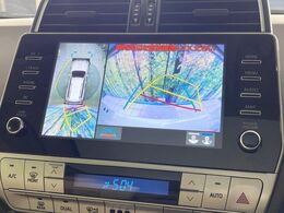 【パノラミックビューモニター】専用のカメラにより、上から見下ろしたような視点で360度クルマの周囲を確認することができます☆死角部分も確認しやすく、狭い場所での切り返しや駐車もスムーズに行えます。