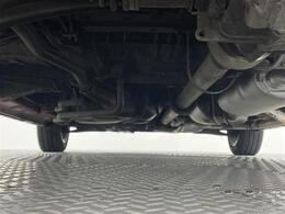 【下回り】下回りがきれいなうちに、防錆加工の施工がオススメ。降雪地域はもちろん、沿岸部にお住いの方や、趣味でマリン・ウィンタースポーツをされる方に大変好評いただいております。