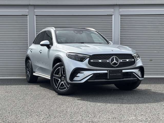メルセデス・ベンツの定める厳しい基準をクリアしたお車のみをご案内させて頂きます。納車前整備はメーカー規定に基づき最大100項目にも及ぶ点検を熟練のメカニックによって行いご納車させて頂きます。