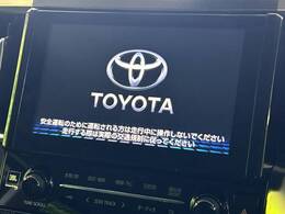 【純正ナビ】人気の純正ナビを装備しております。ナビの使いやすさはもちろん、オーディオ機能も充実！キャンプや旅行はもちろん、通勤や買い物など普段のドライブも楽しくなるはず♪
