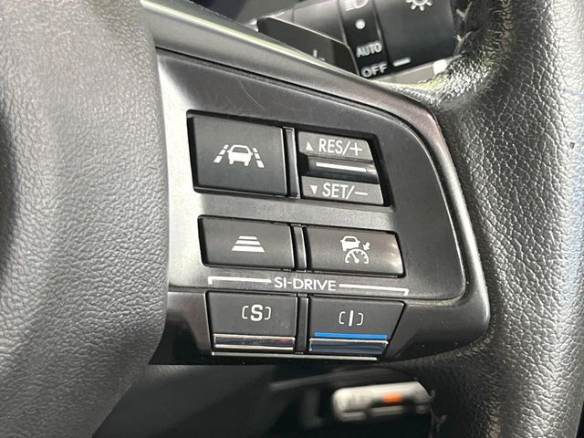 【全車速追従機能付クルーズコントロール】高速道路での長距離走行が楽に！！自動で速度を保つクルーズコントロールが、衝突軽減システムと連携し、前方の車両を感知して車間を保つように速度調節してくれます！！