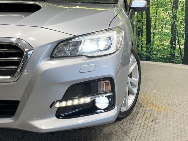 【LEDヘッドライト】悪天候や夜間走行時も良好な視界を確保し安心して運転できる高輝度LEDヘッドライトを装備！点灯速度が早く、消費電力も抑えられています。