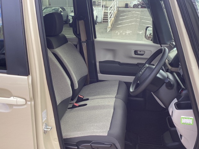 内装ルームクリーニング済みです。しっかり綺麗にしていますので、是非、お確かめください。納車時にはもう一度キレイにいたしますよ！