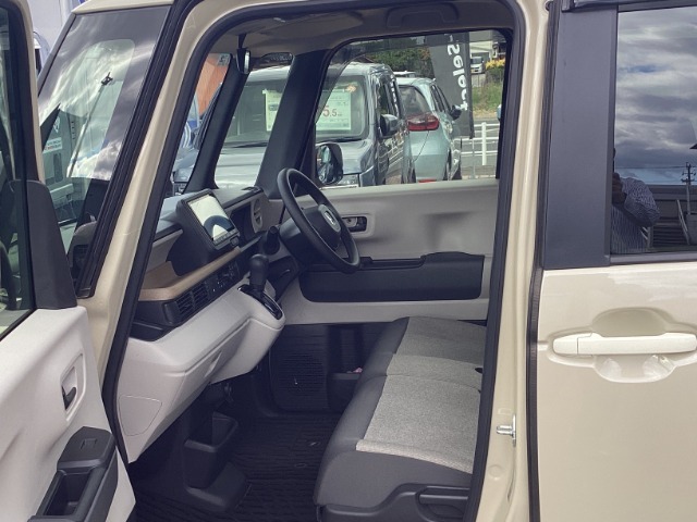 内装ルームクリーニング済みです。しっかり綺麗にしていますので、是非、お確かめください。納車時にはもう一度キレイにいたしますよ！