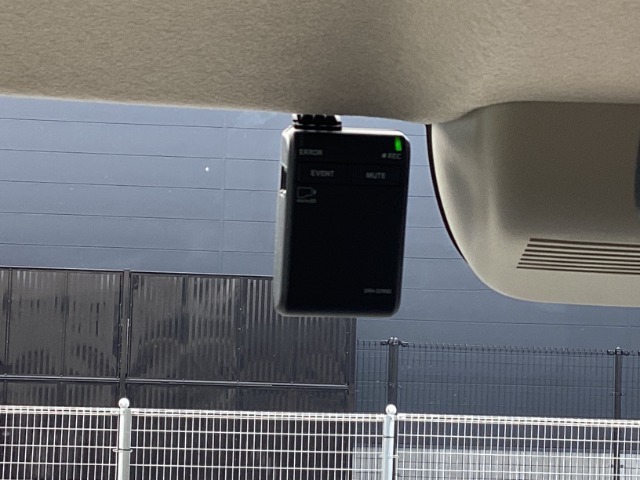 ドライブレコーダー装備♪映像と音声を記録してくれるドライブレコーダーは、事故の際に確かな証拠能力を発揮してくれます。