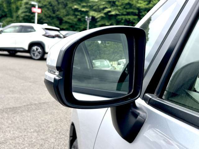 「ウインカーミラー」　見た目だけでなく、対向車からの視認性向上につながって安全度もアップ☆