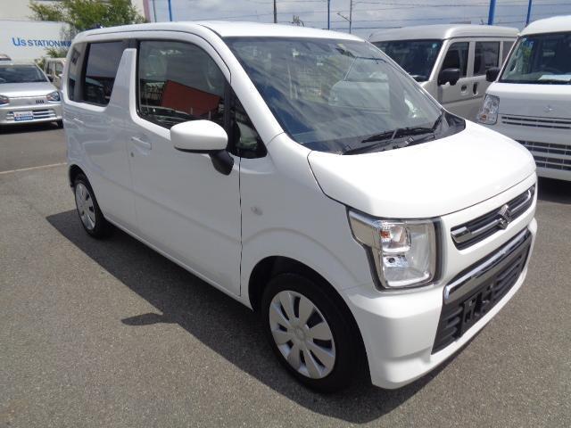 当店の車両はご納車前にバッテリー交換・ワイパーゴム交換・オイル交換・フィルター交換を行い当店サービススタッフが不具合箇所がないか？お客様に安心してお乗りいただく為の心のこもった点検を実施しております。
