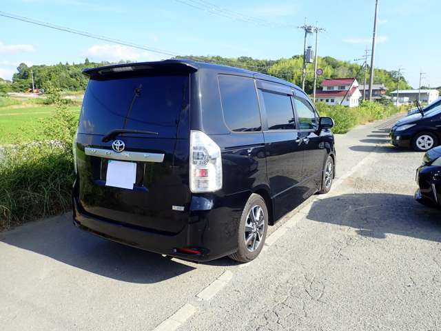 両側スライドで便利です。