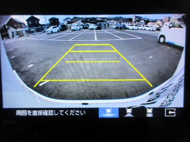 バックが苦手な方にもオススメなバックカメラ付き！広い画角で広範囲も見渡せます。