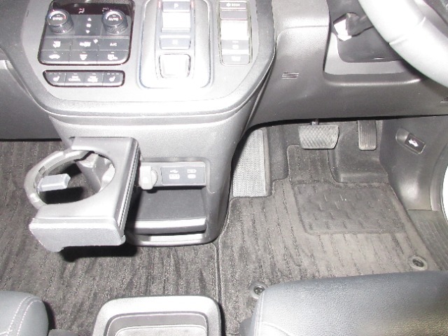 車内もクリーニング済みです。