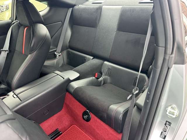 ★5年間新車保障★初度登録から5年間の新車保証が含まれています。長期間、安心してお乗り頂けます！保障費用は支払総額に含まれています！遠方のお客様は保証継承後、お近くのディーラーにて保証が受けられます！